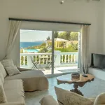 Alexandros Hébergement de vacances *
