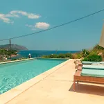 Alexandros Hébergement de vacances *